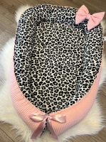 Babynestje roze met panterprint.